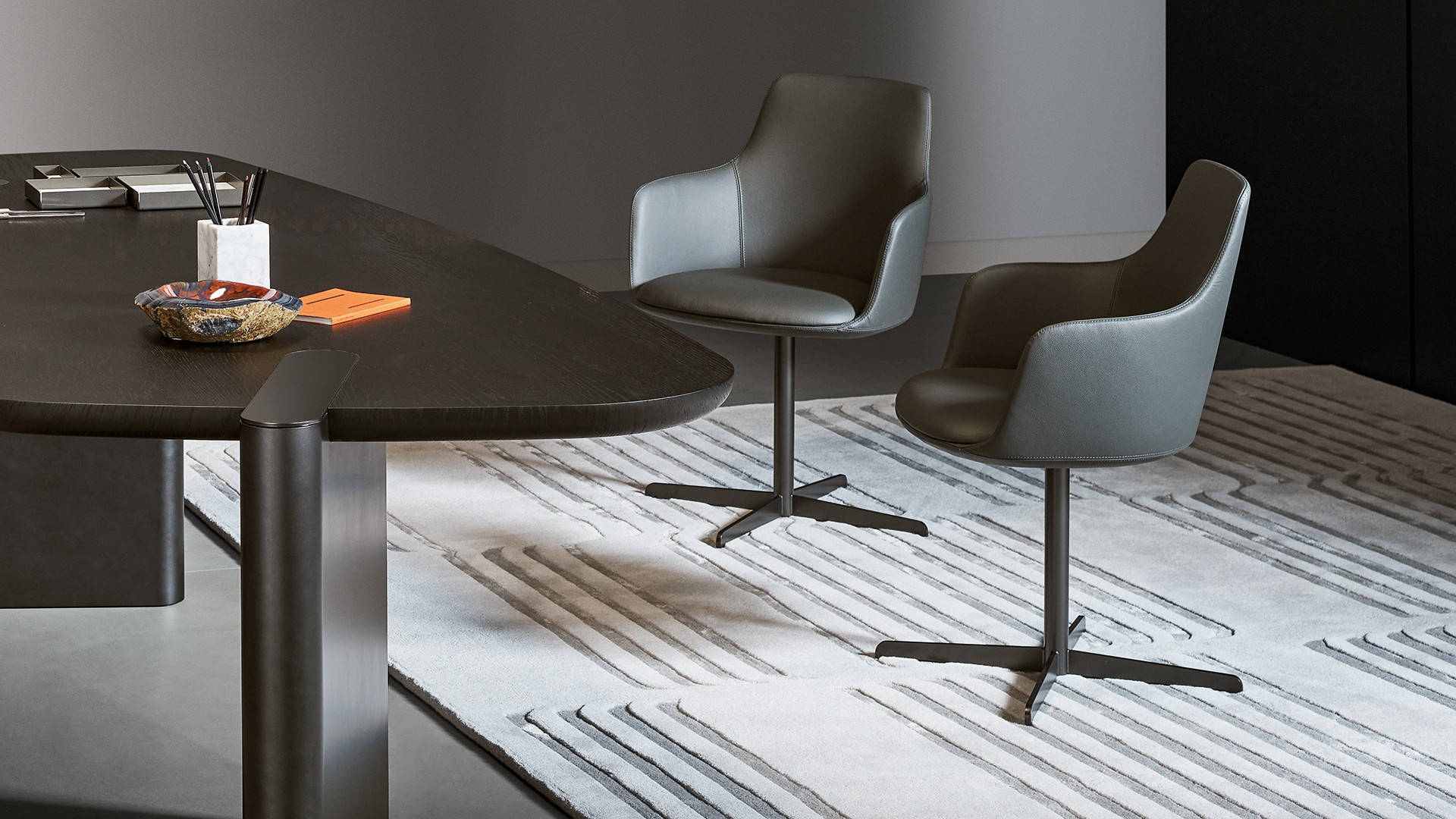 bonaldo-executive-newton-low-main-slider-03