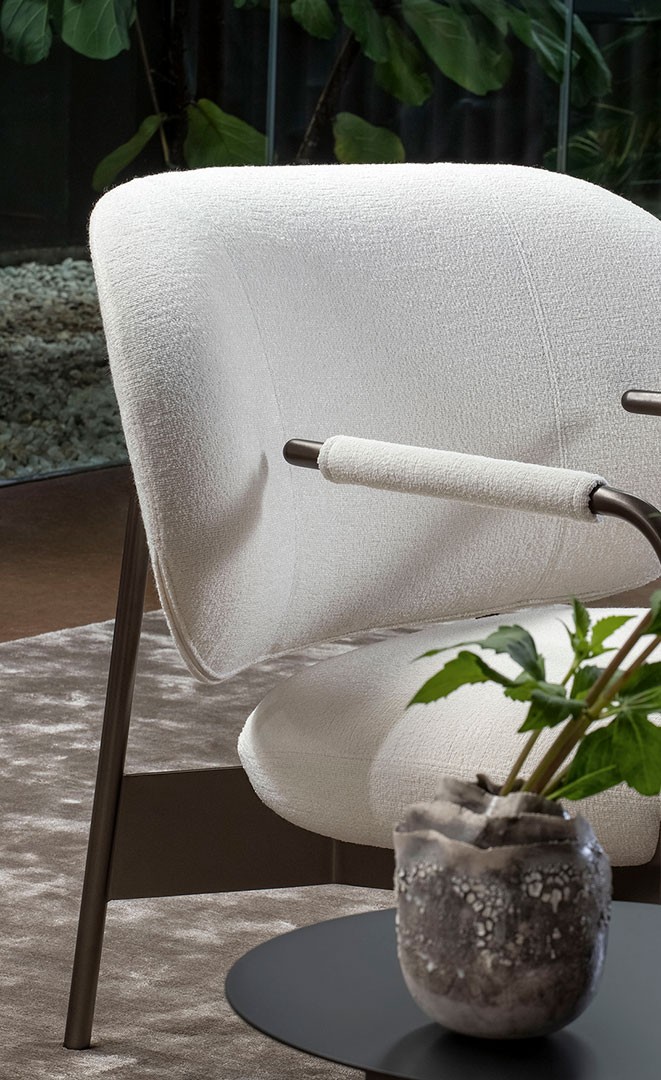 Cross lounge chair
