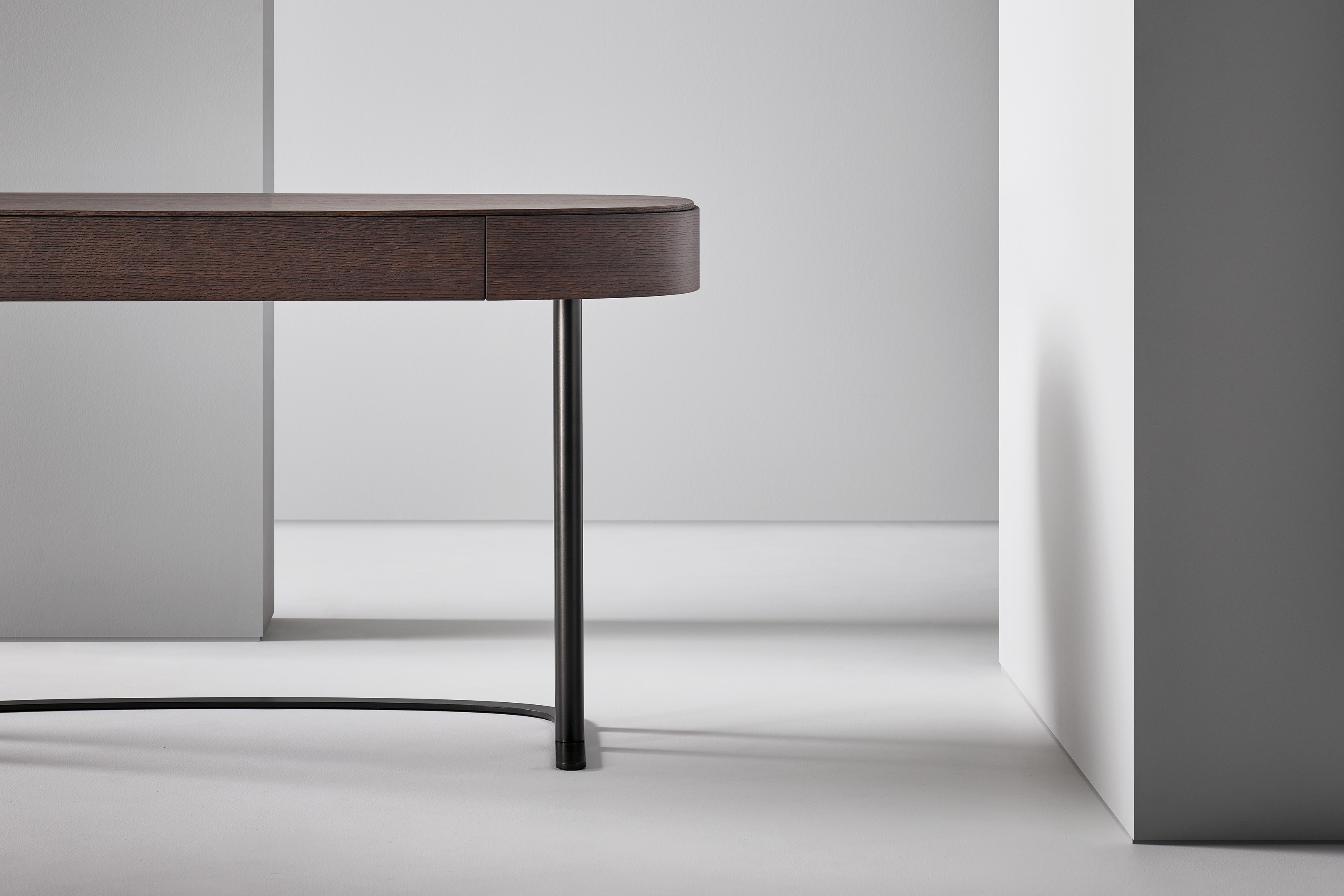 bonaldo-complementi-isabey-desk-gallery-02