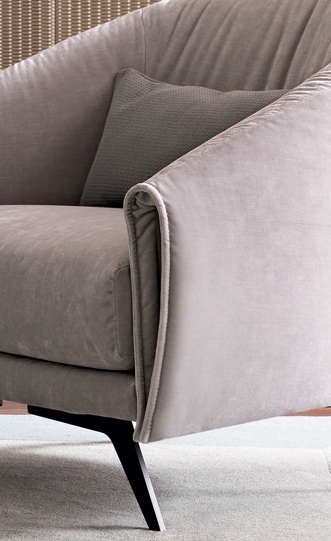Saddle armchair