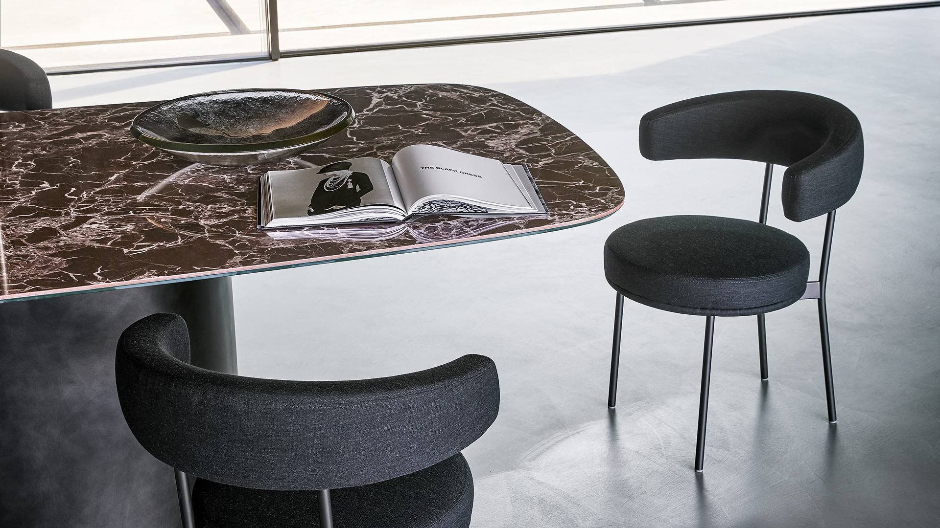 bonaldo-sedie-neuilly-main-slider-01